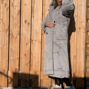 JAS YVES licht grijs- faux fur jas met capuchon.