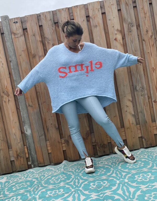 Smile Trui baby blue - one size.