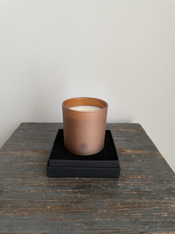 Insegnety luxe geurkaars Scented Candle -Soulmate Roest kleur.