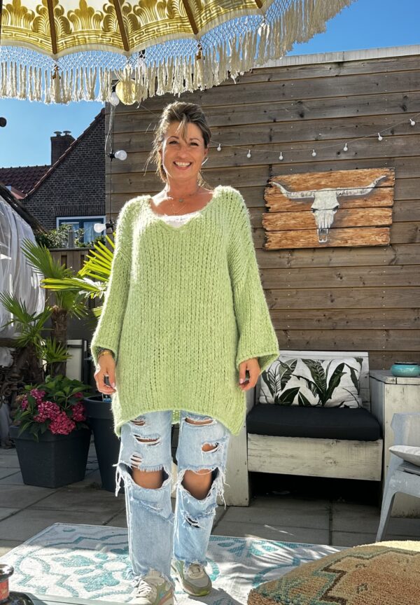 Oversized trui one size -groen kleur. 