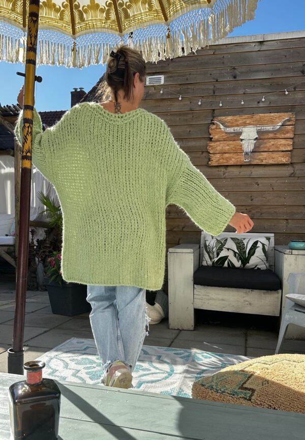 Oversized trui one size -groen kleur. 