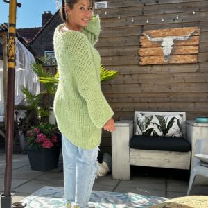 Oversized trui one size -groen kleur. 