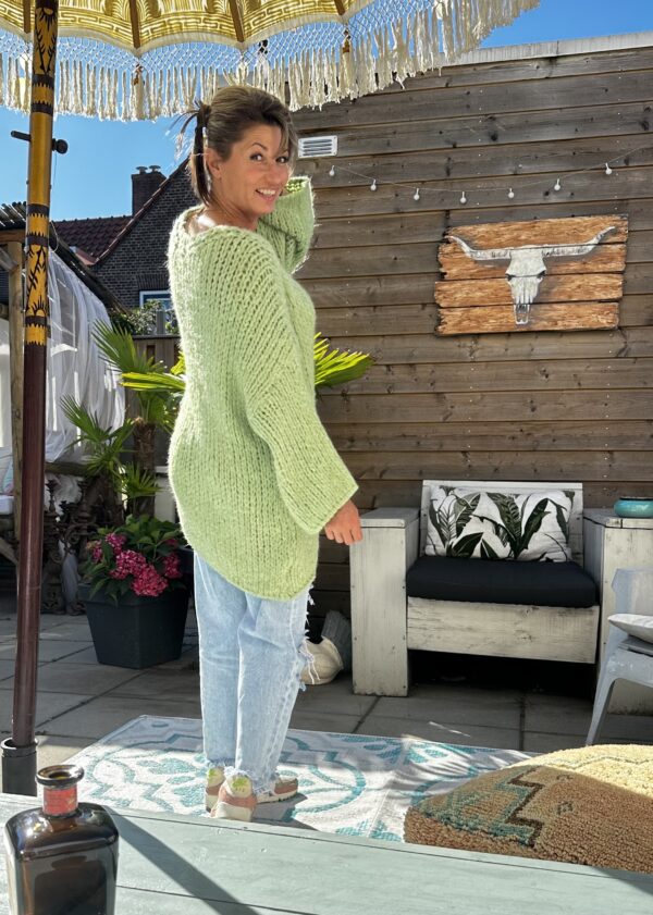 Oversized trui one size -groen kleur. 