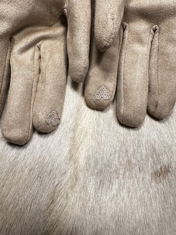 Dames Handschoenen met Lammy look- beige kleur.